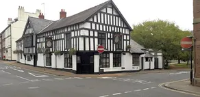 The Queen's Head Hotel - Image 4