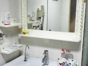 City Holiday Hotel - Image 5