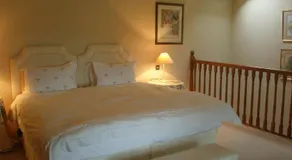 Courtyard Cottage - Image 4