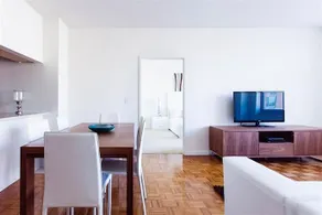 Deedee's Apartment at Grand - Image 2