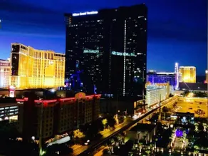 DELUXE SUITES AT MGM SIGNATURE. - Image 2