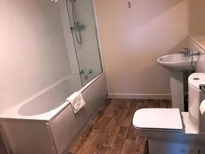 Commercial Hotel - Image 4
