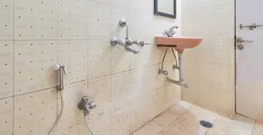 Hotel Varsha Inn - Image 4