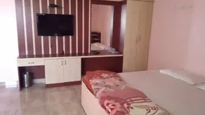 Iroomz NVR Hotels Luxury Redefined - Image 1