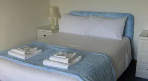 The Golden Lion Hotel - Image 2