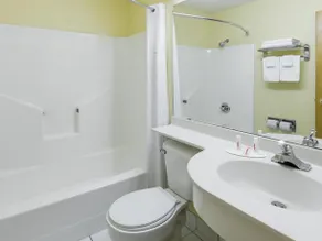 Days Inn And Suites Pryor - Image 3
