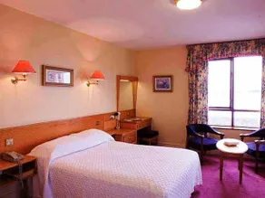 Gold Coast Holiday Homes & Suites - Image 4