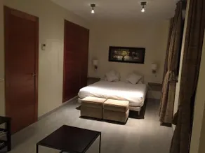 AT LARIOS SUITES - Image 5