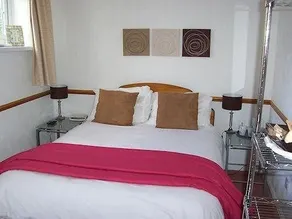 Oakland House - Image 4
