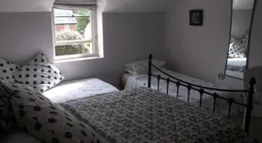 The Hollies Guest House Builth Wells - Image 4