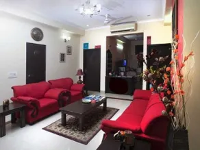 Hotel Queens Apartments - Image 2