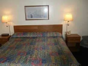 Budget Inn - Image 3