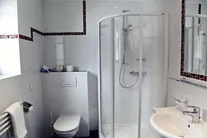 Double room, shower, toilet - Image 5