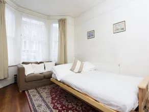 Veeve  1 Bed Garden Flat Bloom Park Road Fulham - Image 2
