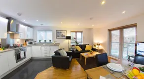 Borehamwood - Spacious Apartment - Image 4