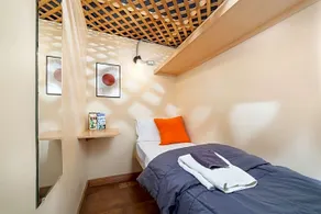 Chelsea Cabins Hotel - Image 2