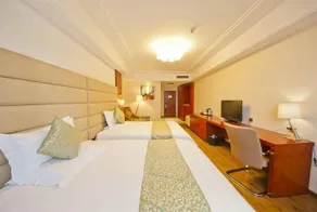 K Raphael Hotel - Image 3