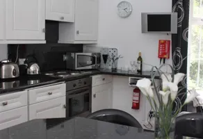 Clifton Serviced Apartments - Image 4