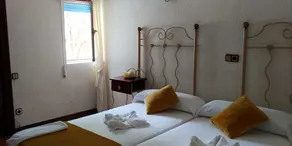 Hostal & Restaurante Miralpas - Image 1
