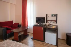 Vromos Guest Rooms - Image 4