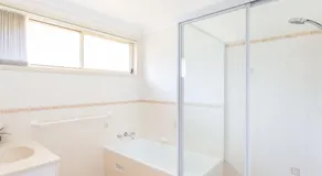 1/4 Huntly Close - Image 3