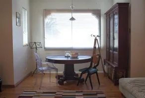 Sunfilled Urban Retreat - Image 5
