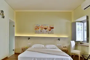 Manolia - Image 3