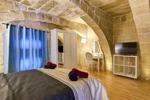 Waterfront Valletta House - Image 5