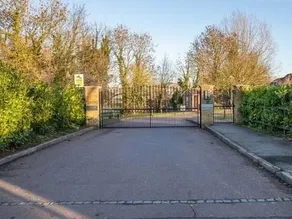 2-Bedroom Apartment Riverside Court - Harlow - Image 3