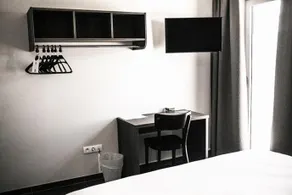 Motel E40 - Image 3