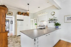 HogmortHomes - 2km CBD Family & Pet Friendly - Image 4