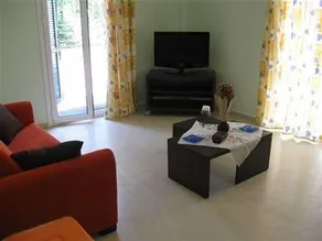 Alexandra Apartment - Image 3