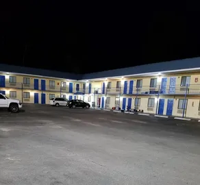 Royal Inn - Image 1