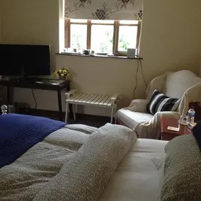 Foxhall Farmhouse Bed & Breakfast - Image 2