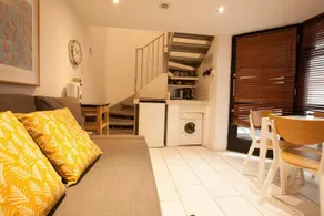 London City Court Yard Cottage - Image 3