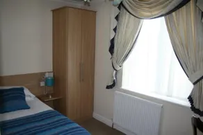 Henry's - Image 3