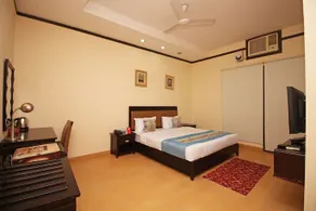 SD Royal Inn By OYO Rooms - Image 2