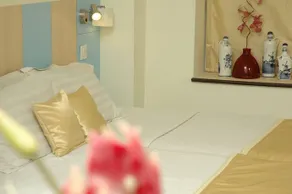 i145 Hotel - Image 2