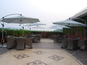 XINNING YINGJIE HOLIDAY HOTEL - Image 4