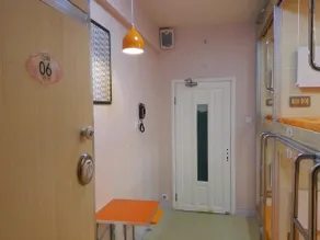 Qingting Space Capsule Hostel - Image 5