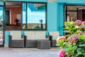 Hotel Holiday - Image 2