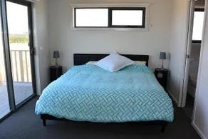 Peterborough Beach House - Image 3