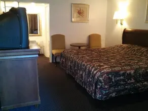 Budget Inn Kingston - Image 1