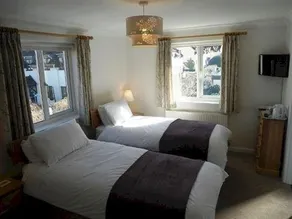 Hunters Lodge Bed and Breakfast - Image 5