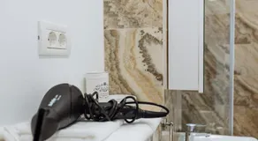 Luxury City Centre Apartment - Image 2