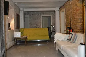 Kaboom Showroom & Guesthouse - Image 5