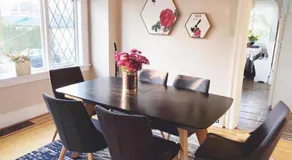 Sunny Vintage Home in Kits with Free Parking - Image 4