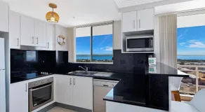 Mariners Highrise Apartment 902 - Image 4