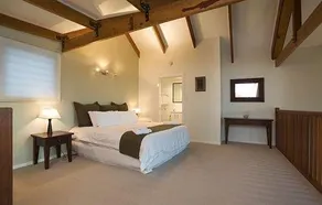 Ravensbourne Mountain Retreat - Image 2