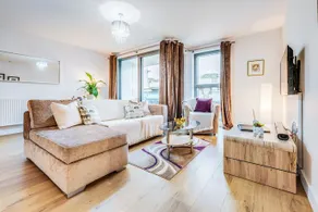 Self-contained town centre apartment Queensgate nr Marketfield by Helmswood Serviced Apartments - Image 1